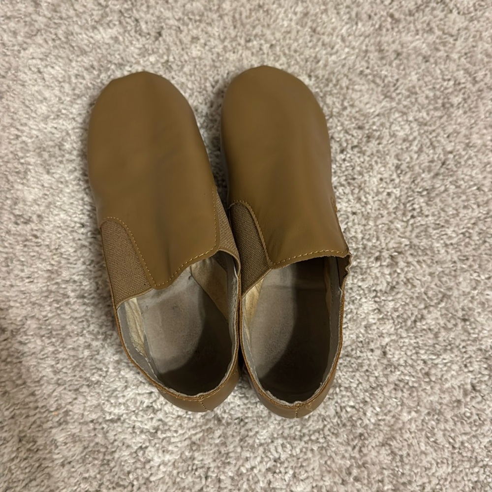 Tan jazz shoes size 1.5-2 youth